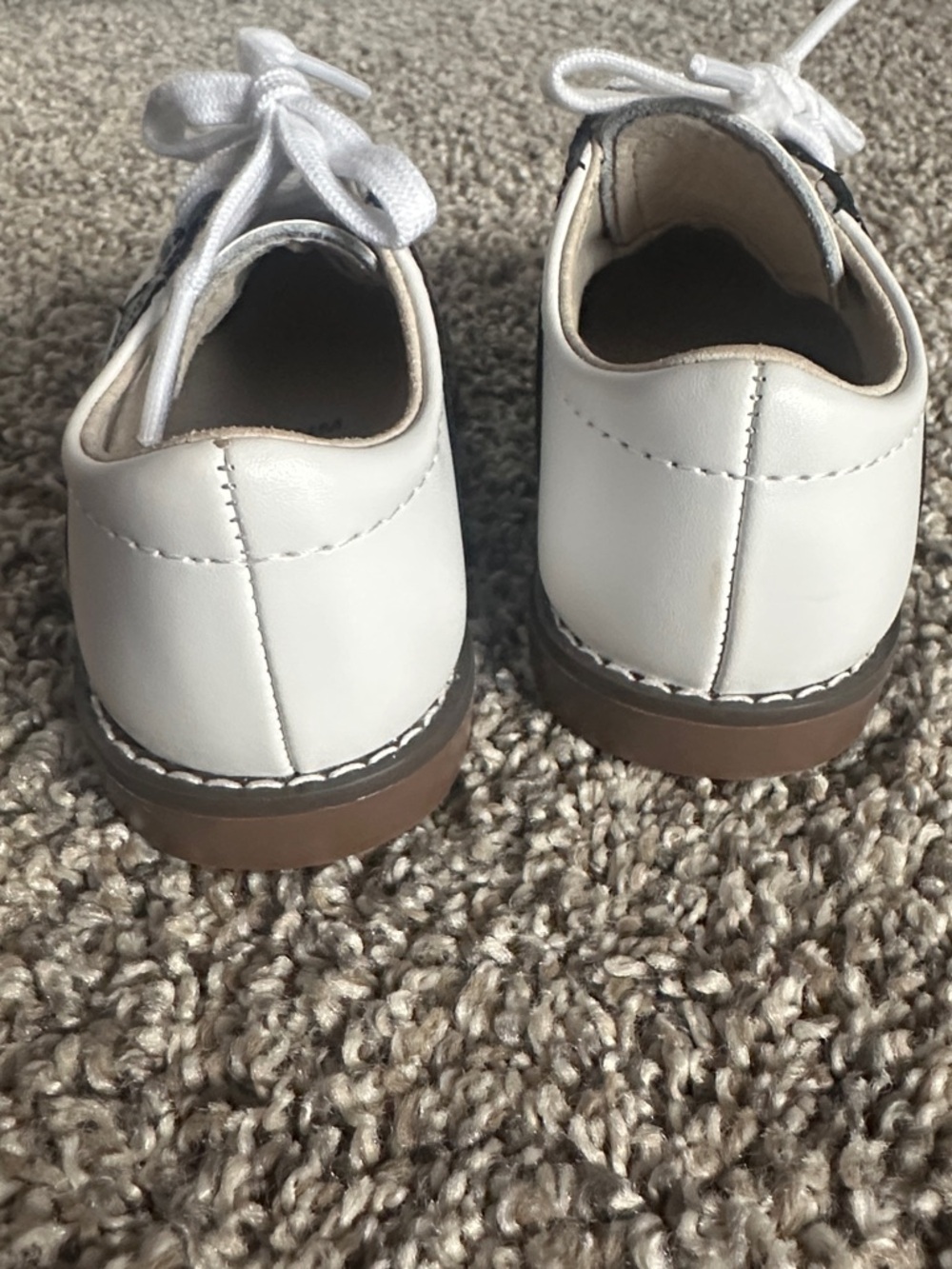 FootMates White and Navy Toddler Lace-Up Dress Shoes - Picture 4 of 4